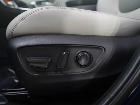 Used 2025 Toyota RAV4 Limited image 22