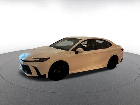 Used 2026 Toyota Camry SE FWD image 10