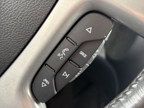 Used 2011 Chevrolet Avalanche LTZ image 14