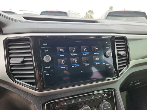 Used 2022 Volkswagen Atlas Cross Sport SE AWD/4WD image 19