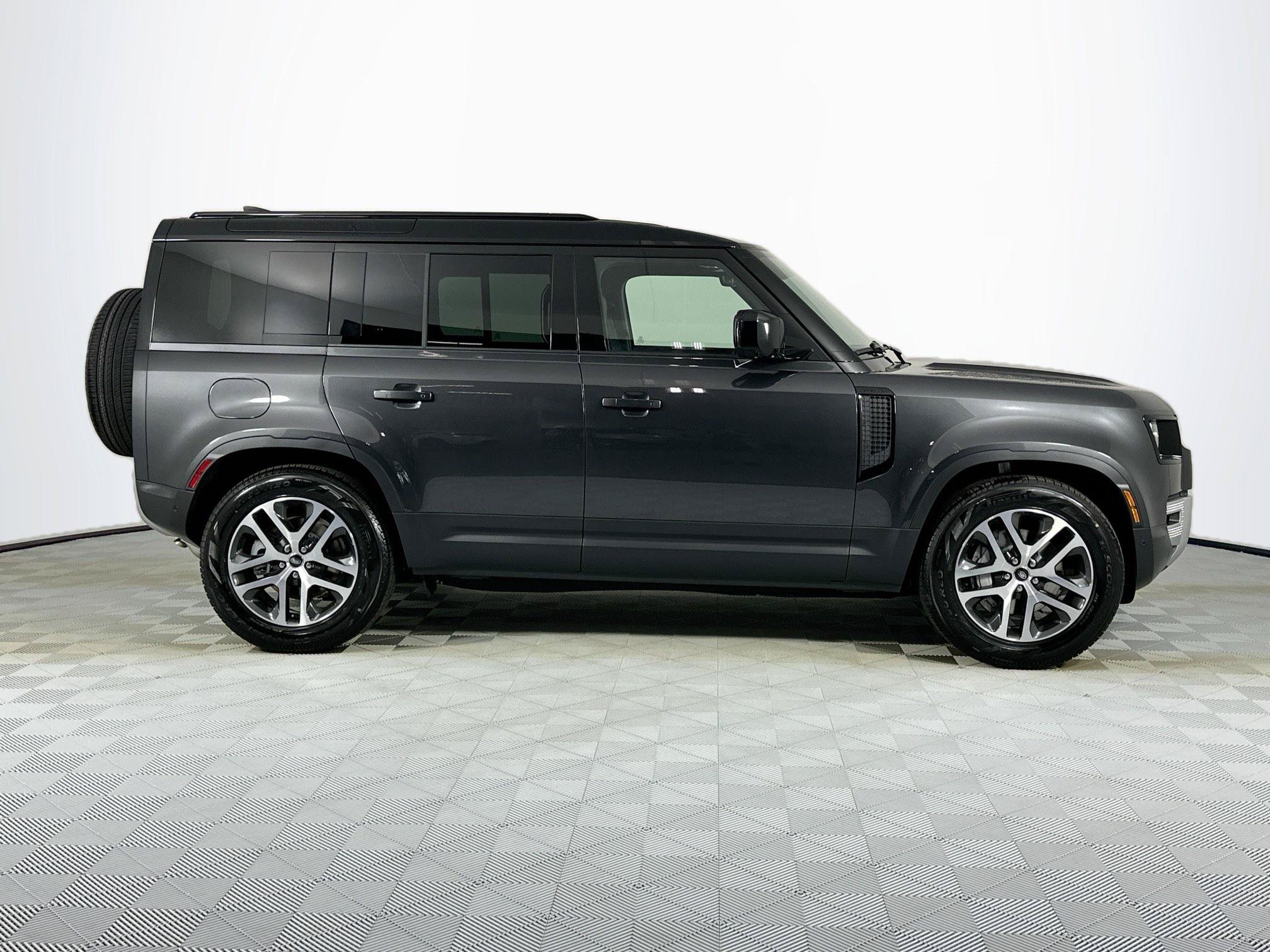Certified 2025 Land Rover Defender 110 S AWD/4WD image 4