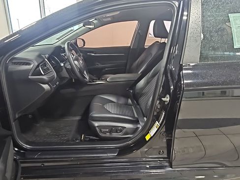 Used 2019 Toyota Camry SE image 9