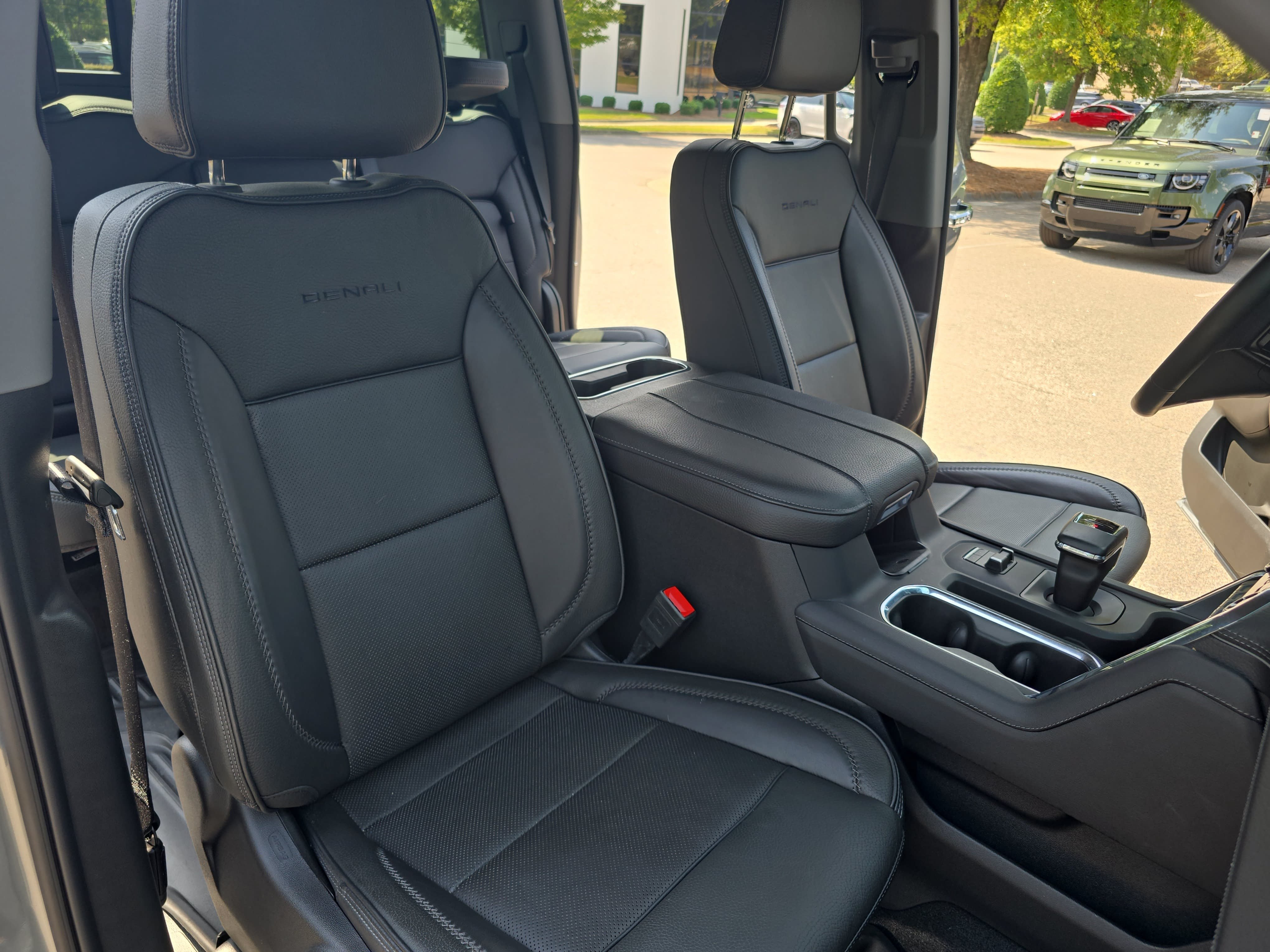 Used 2025 GMC Sierra 1500 Denali w/ Denali Reserve Package AWD/4WD image 10