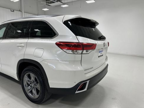 Used 2018 Toyota Highlander Limited Platinum image 14