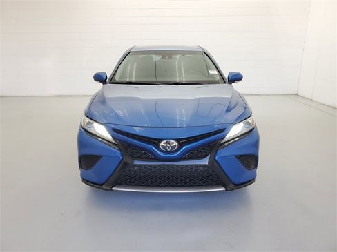 Used 2018 Toyota Camry XSE image 3