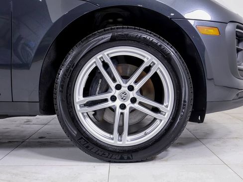 Certified 2025 Porsche Macan AWD/4WD image 26
