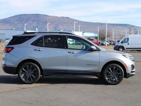 Used 2023 Chevrolet Equinox RS w/ RS Leather Package image 7