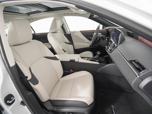 New 2025 Lexus ES 350 w/ Premium Package image 17