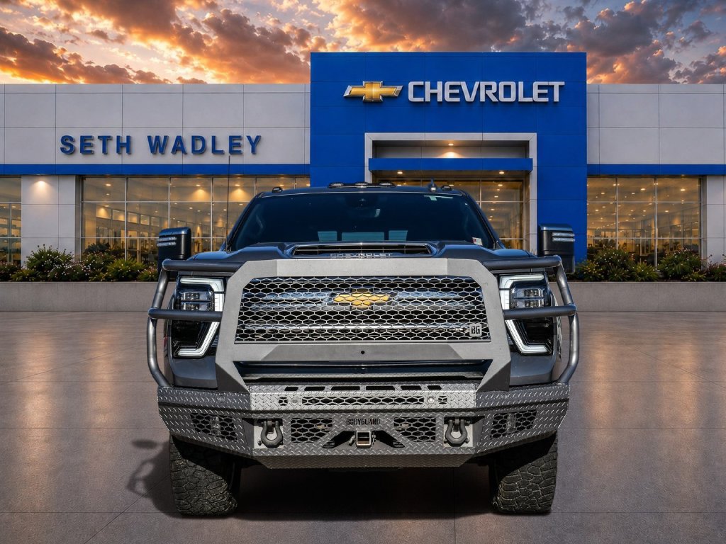 Used 2024 Chevrolet Silverado 3500 High Country w/ Technology Package AWD/4WD image 2