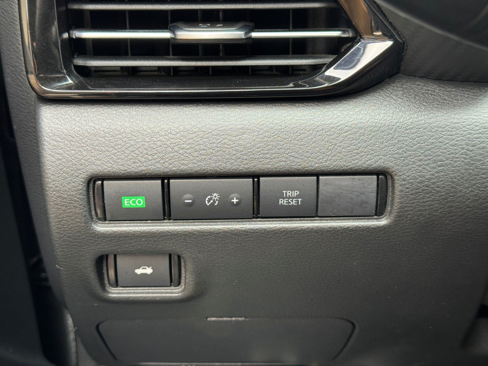 Used 2020 Nissan Sentra SV FWD image 17