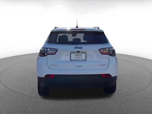 Used 2025 Jeep Compass Latitude image 12