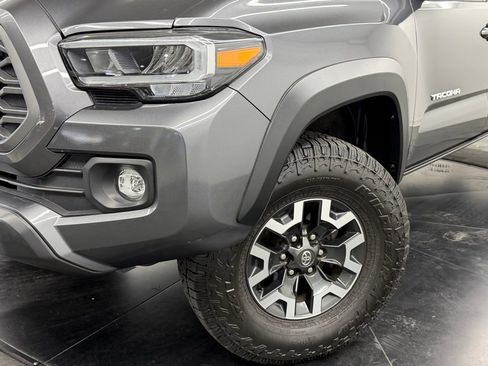 Used 2022 Toyota Tacoma TRD Off-Road w/ Technology Package RWD image 5