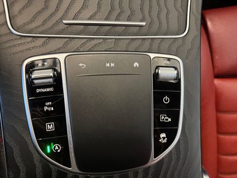 Used 2021 Mercedes-Benz GLC 300 4MATIC image 29