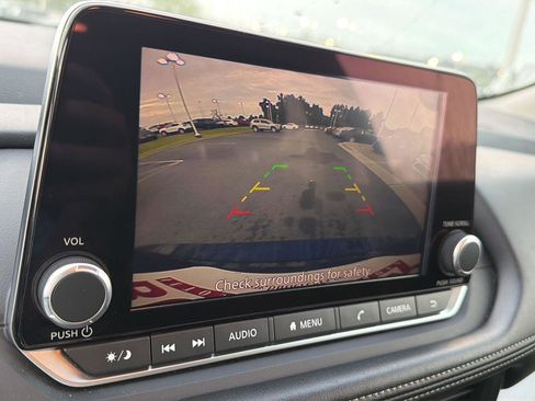 Used 2024 Nissan Rogue SV FWD image 25