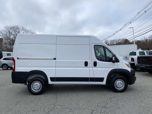 Used 2025 RAM ProMaster 2500 w/ Convenience Group FWD image 2