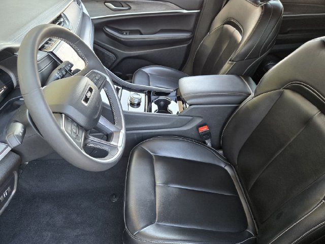 Used 2023 Jeep Grand Cherokee L Limited RWD image 9