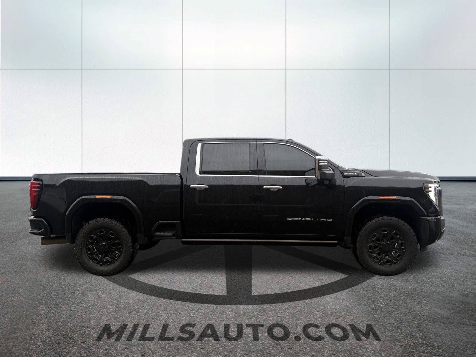 Used 2024 GMC Sierra 3500 Denali Ultimate AWD/4WD image 5