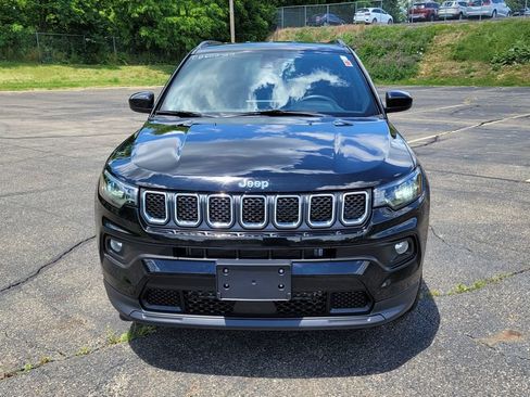 Used 2024 Jeep Compass Latitude AWD/4WD image 4