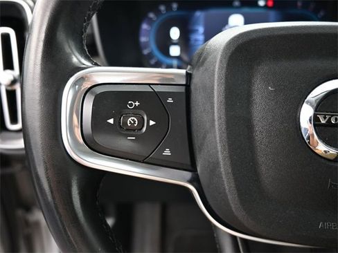 Used 2024 Volvo XC40 B5 Plus image 20