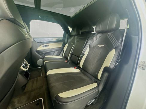 Certified 2023 Bentley Bentayga AWD/4WD image 24