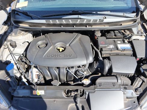 Used 2015 Hyundai Elantra SE w/ Option Group 03 FWD image 12
