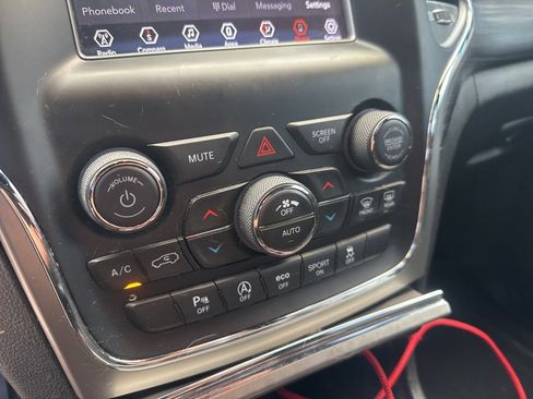 Used 2020 Jeep Grand Cherokee Laredo image 20