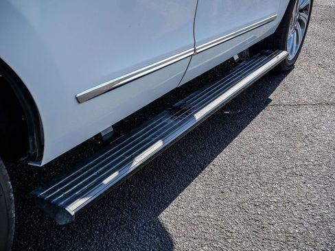 Used 2024 Lincoln Navigator Reserve image 11