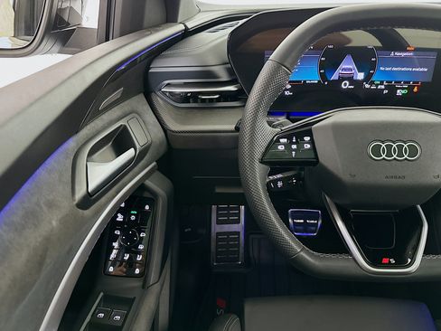 Used 2025 Audi SQ5 Premium Plus w/ Premium Plus Package AWD/4WD image 10