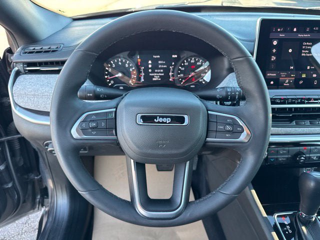 Used 2023 Jeep Compass Latitude AWD/4WD image 12