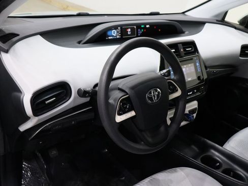 Used 2016 Toyota Prius Two image 7