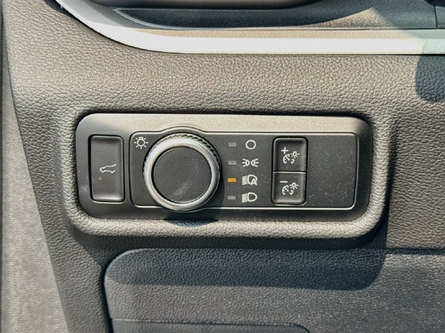 Used 2023 Ford Explorer XLT AWD/4WD image 15