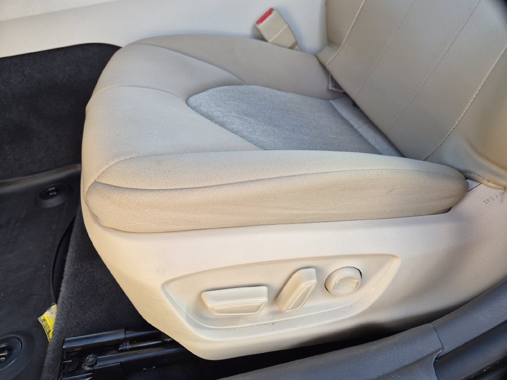 Used 2018 Toyota Camry LE w/ Convenience Package FWD image 20