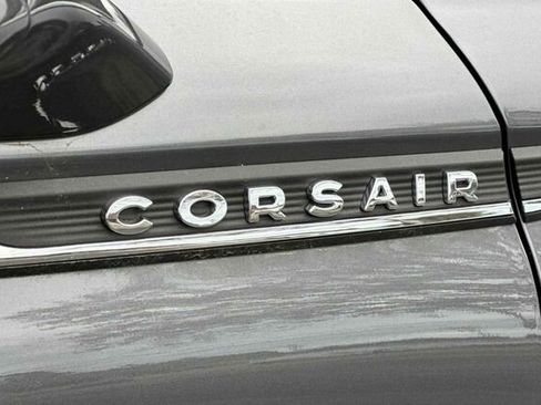 Used 2025 Lincoln Corsair FWD w/ Rear Removable Package Tray image 9