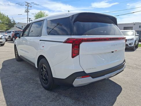 New 2026 Kia Carnival LX FWD image 6