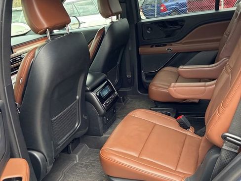 Used 2021 Lincoln Aviator Reserve w/ Elements Package Plus AWD/4WD image 4
