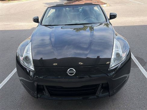 Used 2012 Nissan 370Z Touring RWD image 3