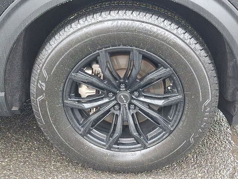 Used 2022 Ford Explorer XLT w/ Equipment Group 202A image 9