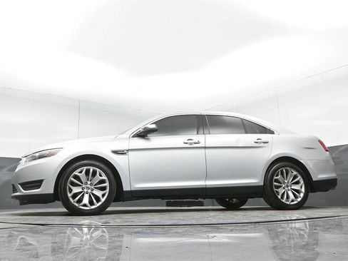 Used 2018 Ford Taurus Limited image 36