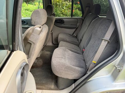 Used 2004 Chevrolet TrailBlazer LS w/ LS Preferred Equipment Group AWD/4WD image 19