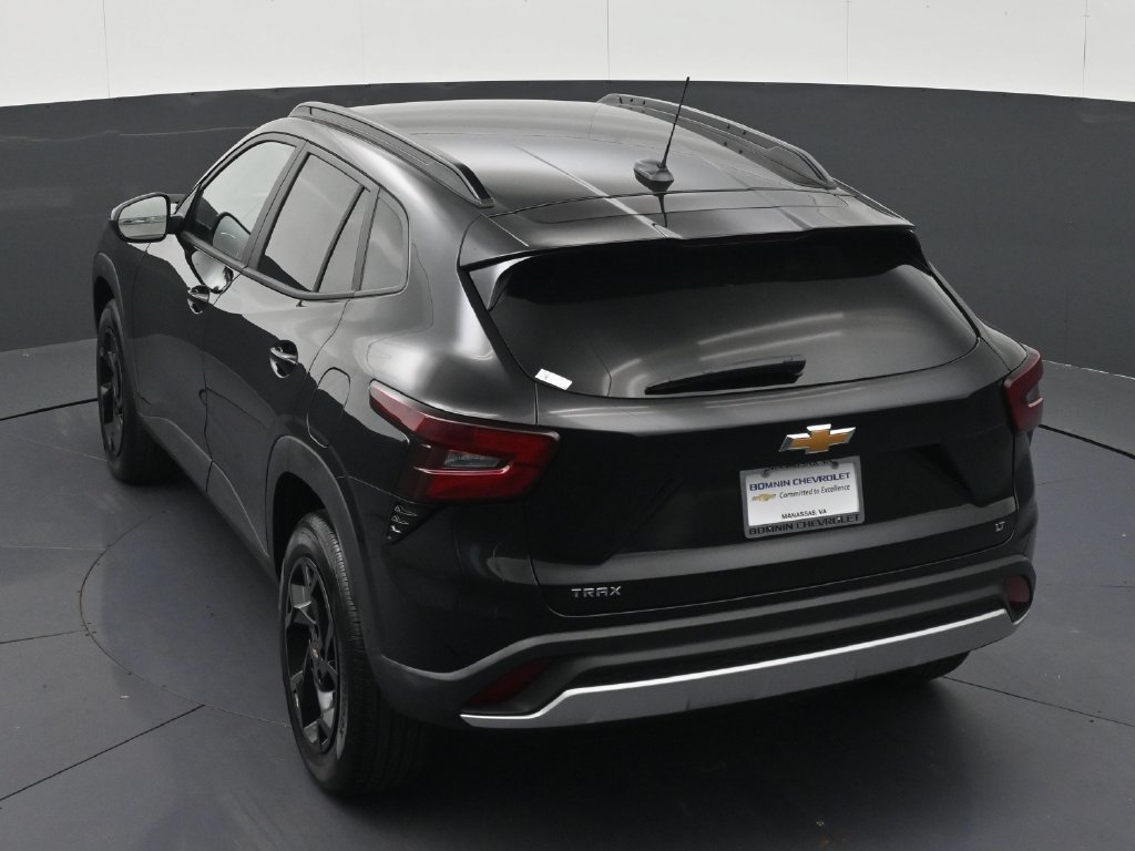 Certified 2026 Chevrolet Trax LT FWD image 24