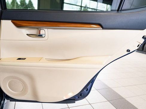 Used 2013 Lexus ES 300h w/ Premium Pkg image 29