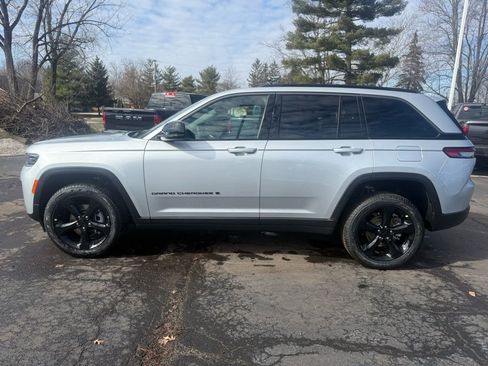 New 2026 Jeep Grand Cherokee Limited w/ Limited Altitude Package image 6