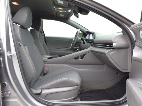 Used 2023 Hyundai Elantra SEL w/ Convenience Package FWD image 29