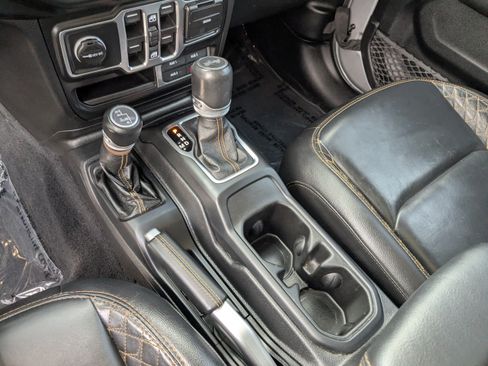 Used 2021 Jeep Wrangler Unlimited Sahara AWD/4WD image 15