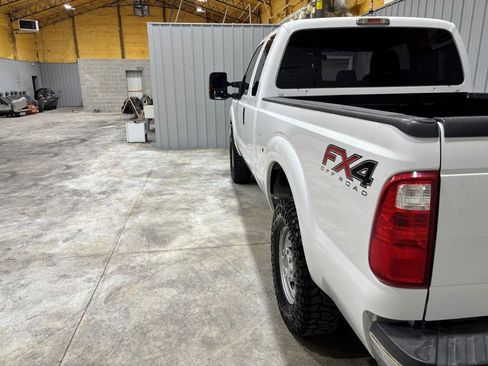 Used 2016 Ford F250 XL w/ Power Equipment Group AWD/4WD image 9