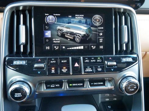 New 2026 Lexus LX 600 4WD w/ Premium Package image 22