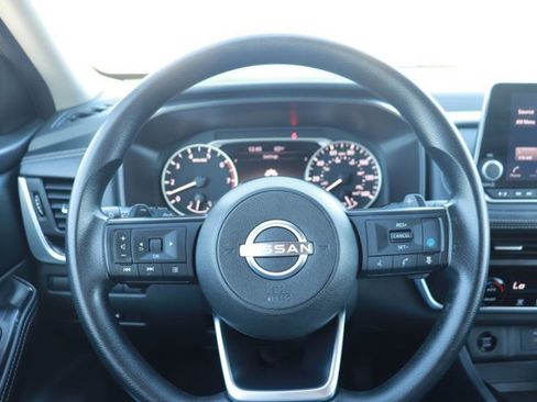 Used 2024 Nissan Rogue SV image 16