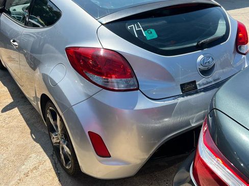 Used 2017 Hyundai Veloster Value Edition FWD image 4