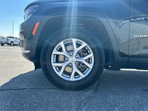 Used 2022 Jeep Grand Cherokee L Limited w/ Luxury Tech Group II image 10