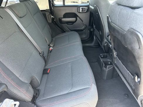 Used 2025 Jeep Wrangler Unlimited Rubicon AWD/4WD image 14